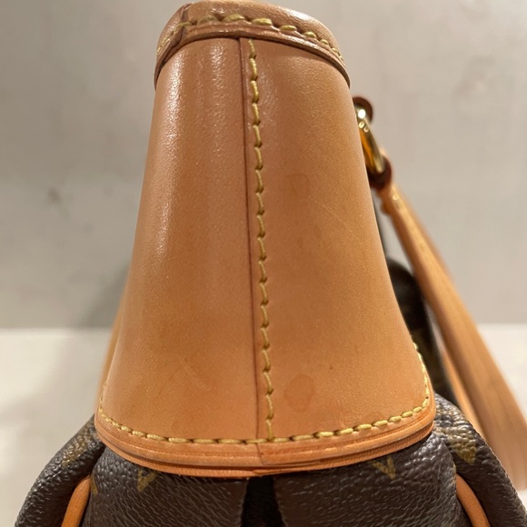 Louis Vuitton Purse - Picture 11 of 16